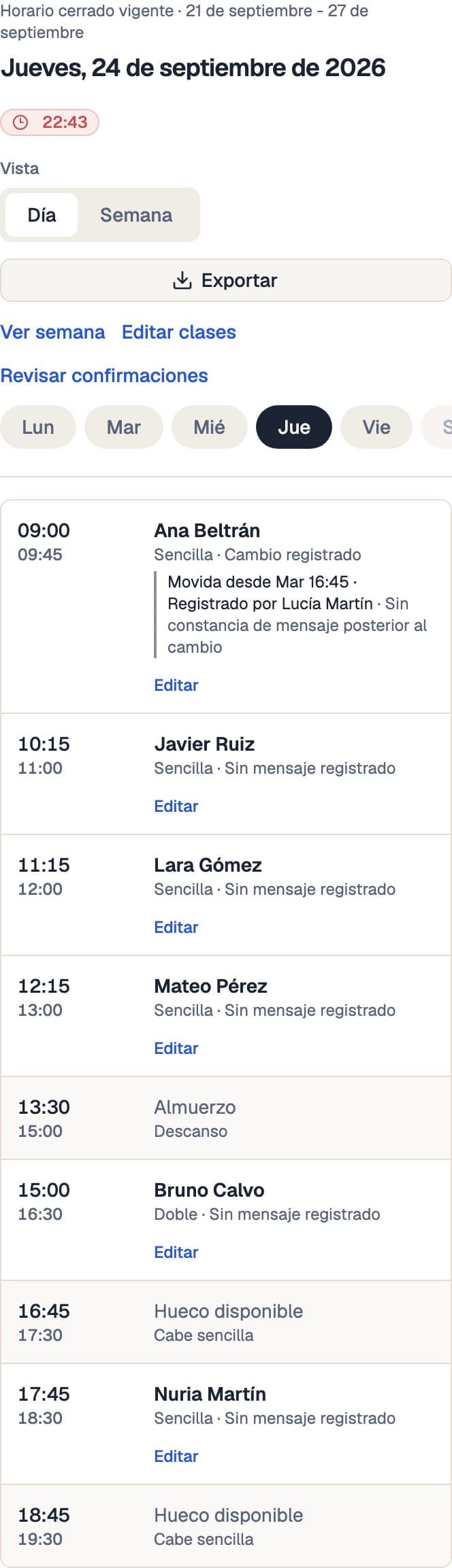 Agenda del día con una clase movida después del cierre y la falta de constancia de comunicación indicada junto al horario vigente